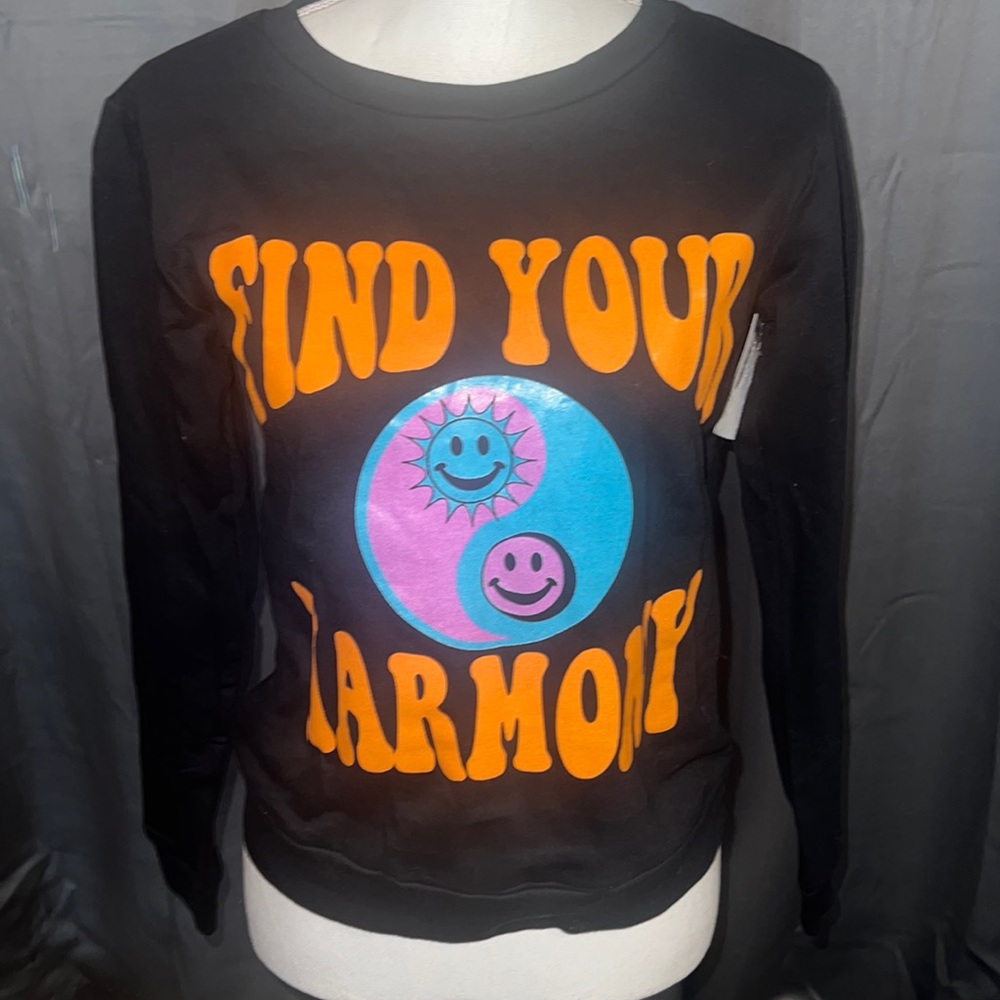 S black sweatshirt “find your harmony” On fire brand NWT